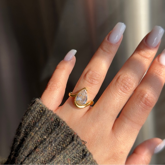 18k gold plated stainless steel pear shaped engagement ring - Picture 6 of 9